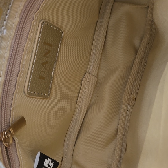 DANIELLE NICOLE STAR WARS BABY YODA MANDALORIAN CROSSBODY.   #6665 - Picture 6 of 9